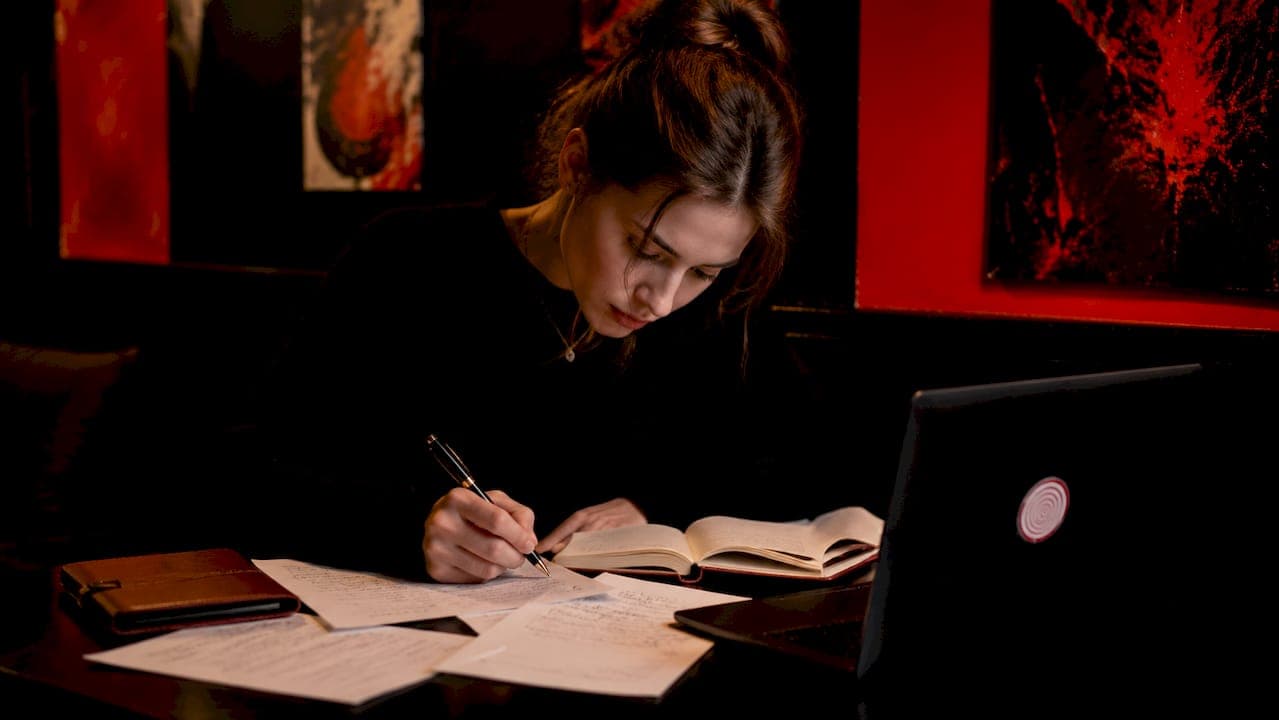 Haunted House Story Elements: A Writer's 2026 Guide