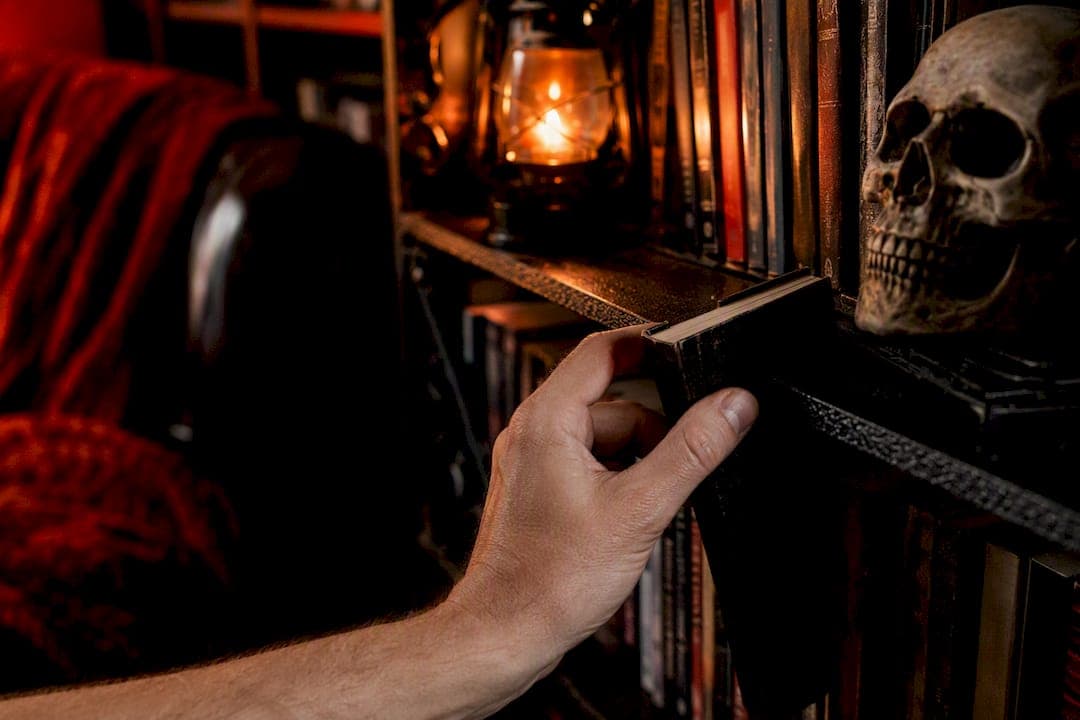 How to Choose a Horror Book That Actually Scares You