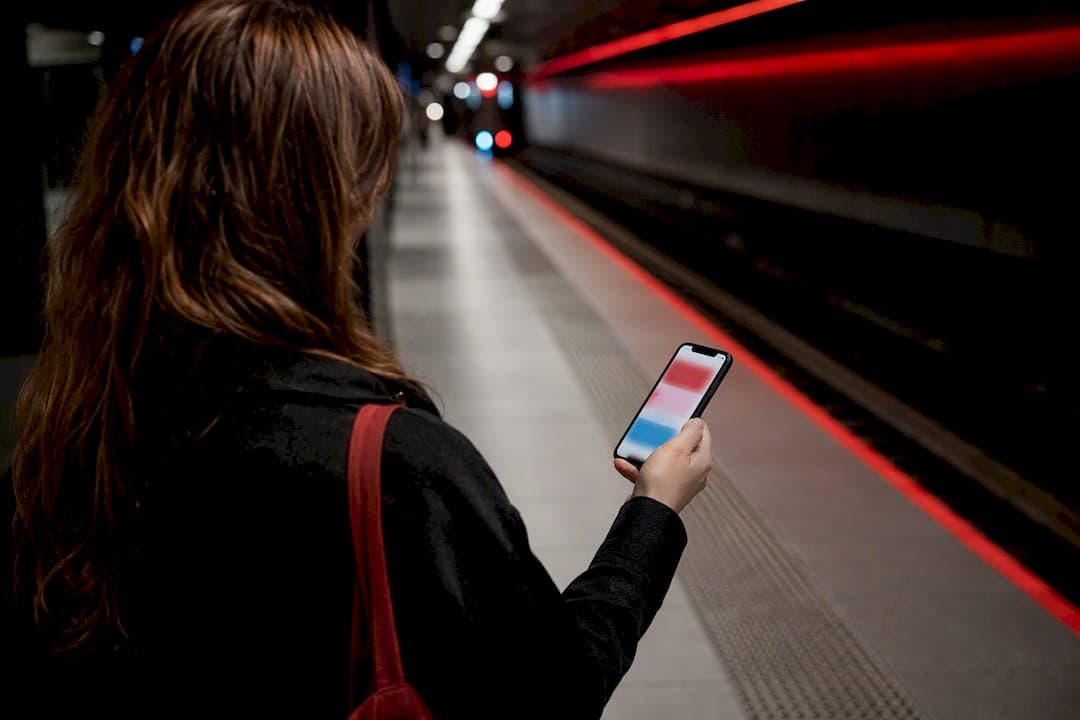 Follow Book Releases in 15 Minutes: UK Apps, Newsletters, and Alerts